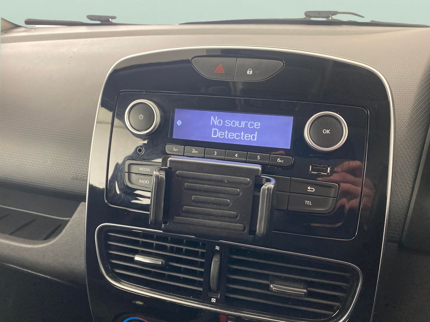 Used Renault Clio 2019 for sale - 76984532: Photo 13