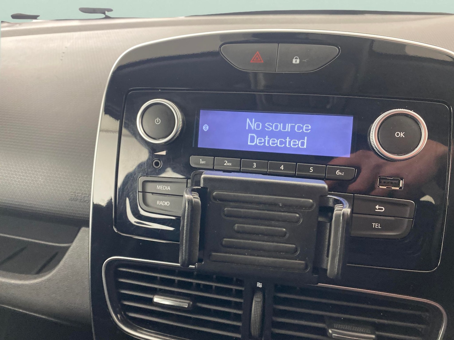 Used Renault Clio 2019 for sale - 76984532: Photo 14