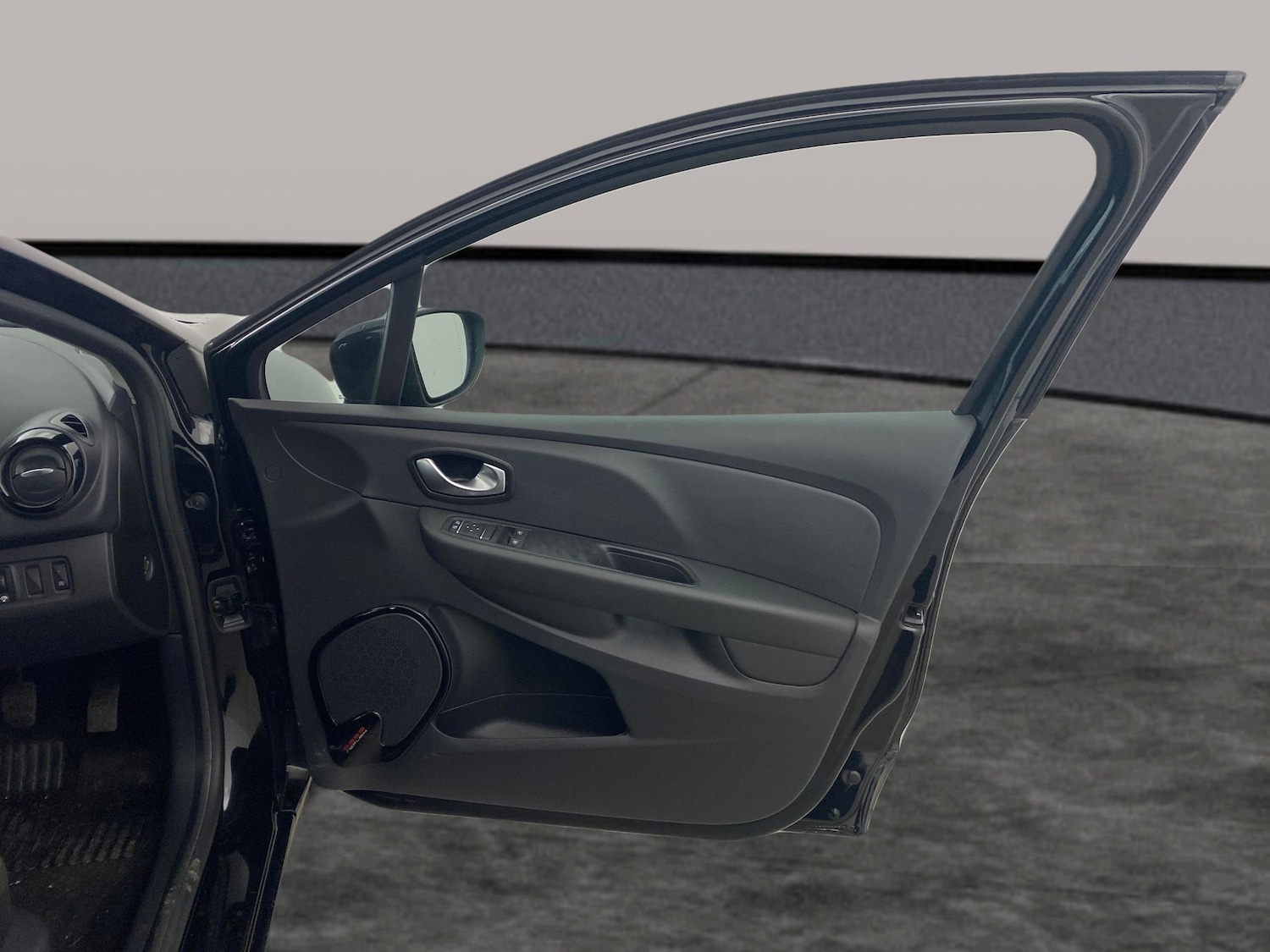 Used Renault Clio 2019 for sale - 76984532: Photo 24