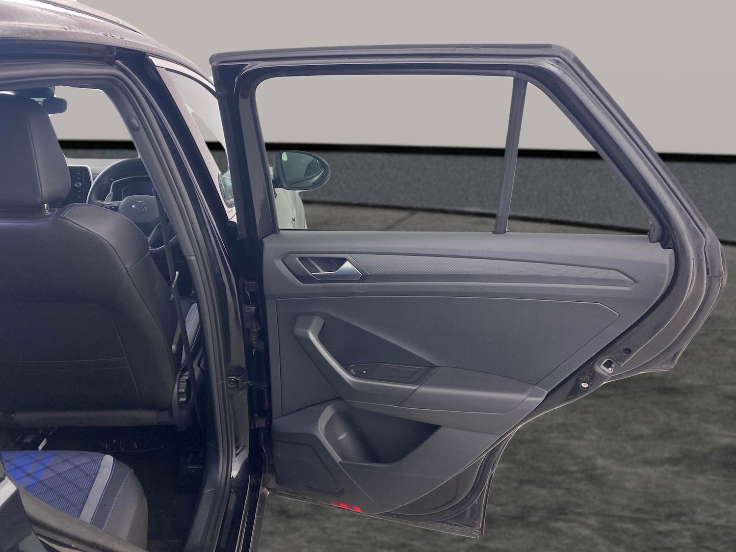 Used Volkswagen T-Roc 2023 for sale - 77113880: Photo 23