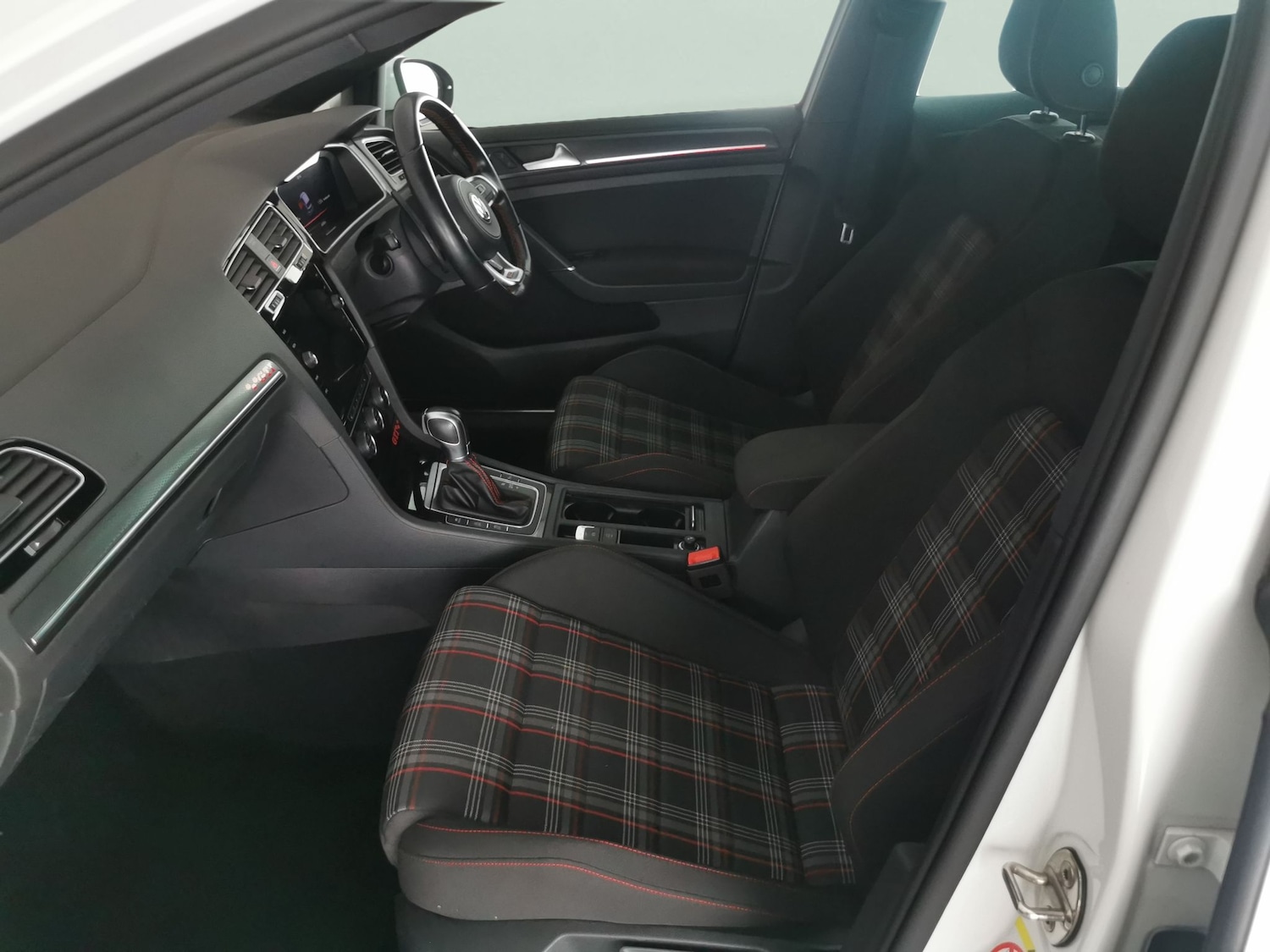 Used Volkswagen Golf 2018 for sale - 77127833: Photo 4