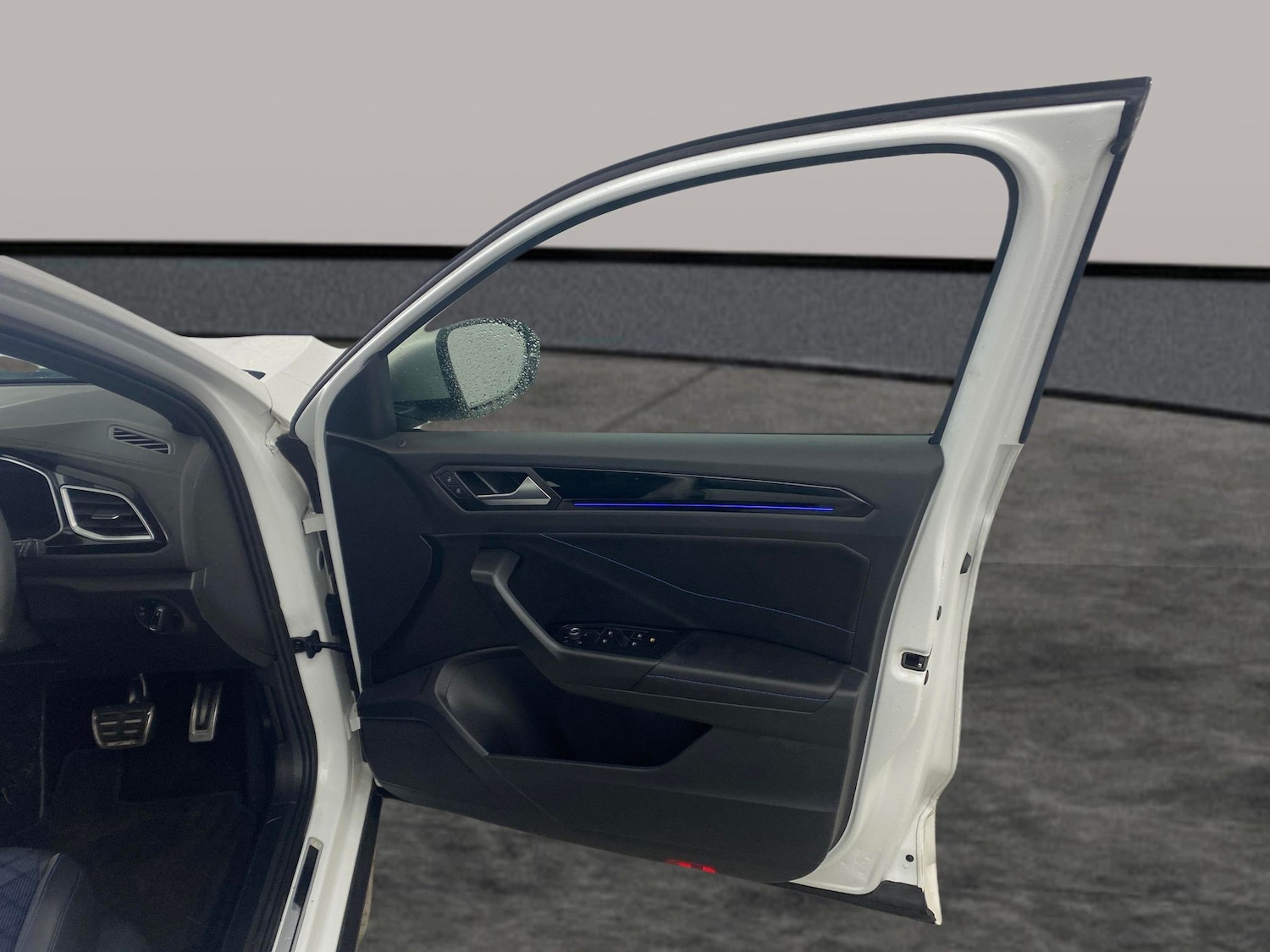 Used Volkswagen T-Roc 2023 for sale - 77542950: Photo 24