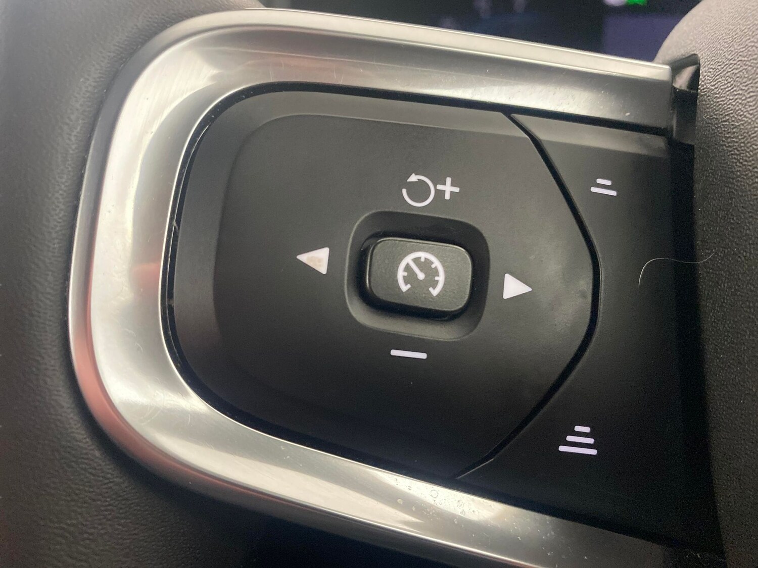 Used Volvo XC40 2024 for sale - 77530044: Photo 18