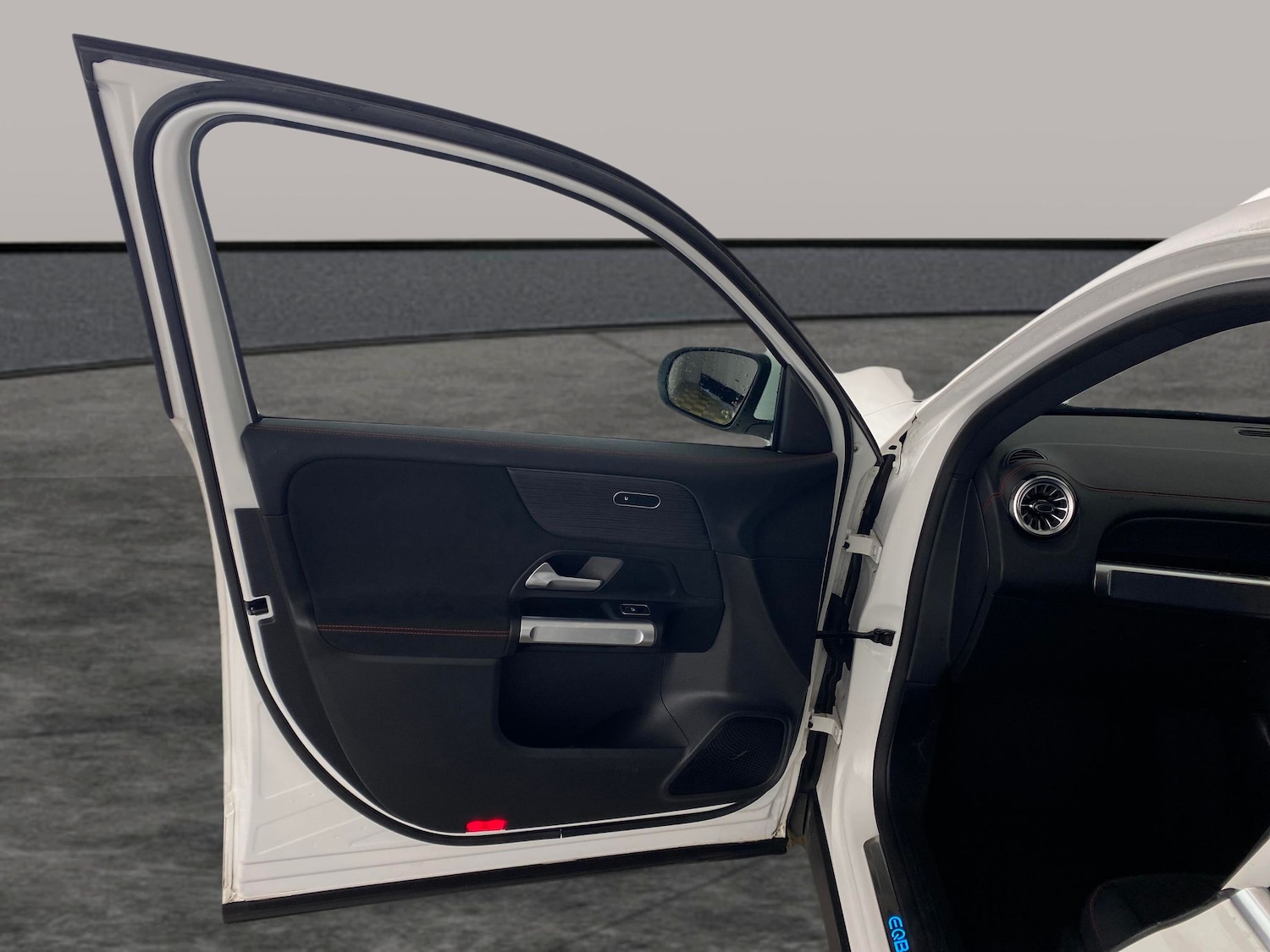 Used Mercedes-Benz EQB 2023 for sale - 77460947: Photo 24