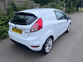 Used Ford Fiesta 2015 for sale - 78611390: Photo