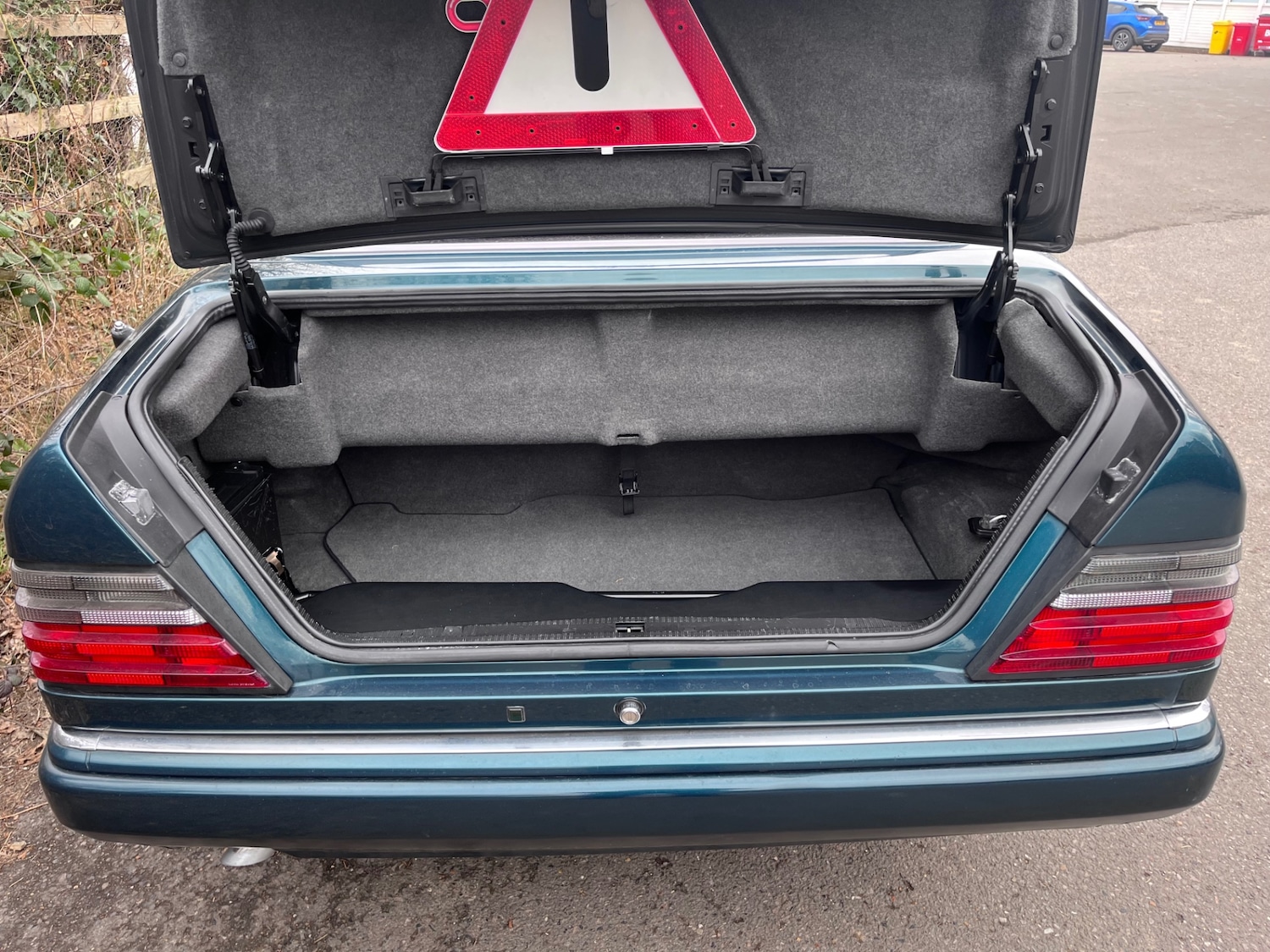 Used Mercedes-Benz E Class 1997 for sale - 76336043: Photo 10