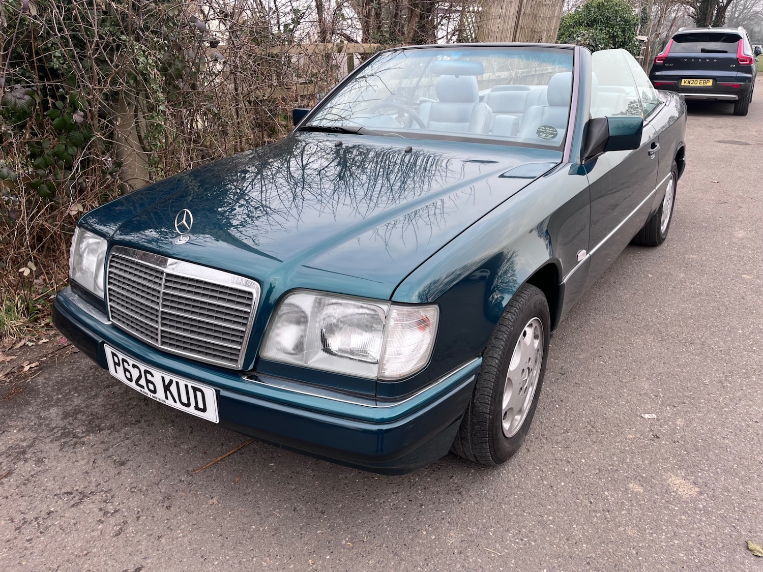 Used Mercedes-Benz E Class 1997 for sale - 76336043: Photo 2