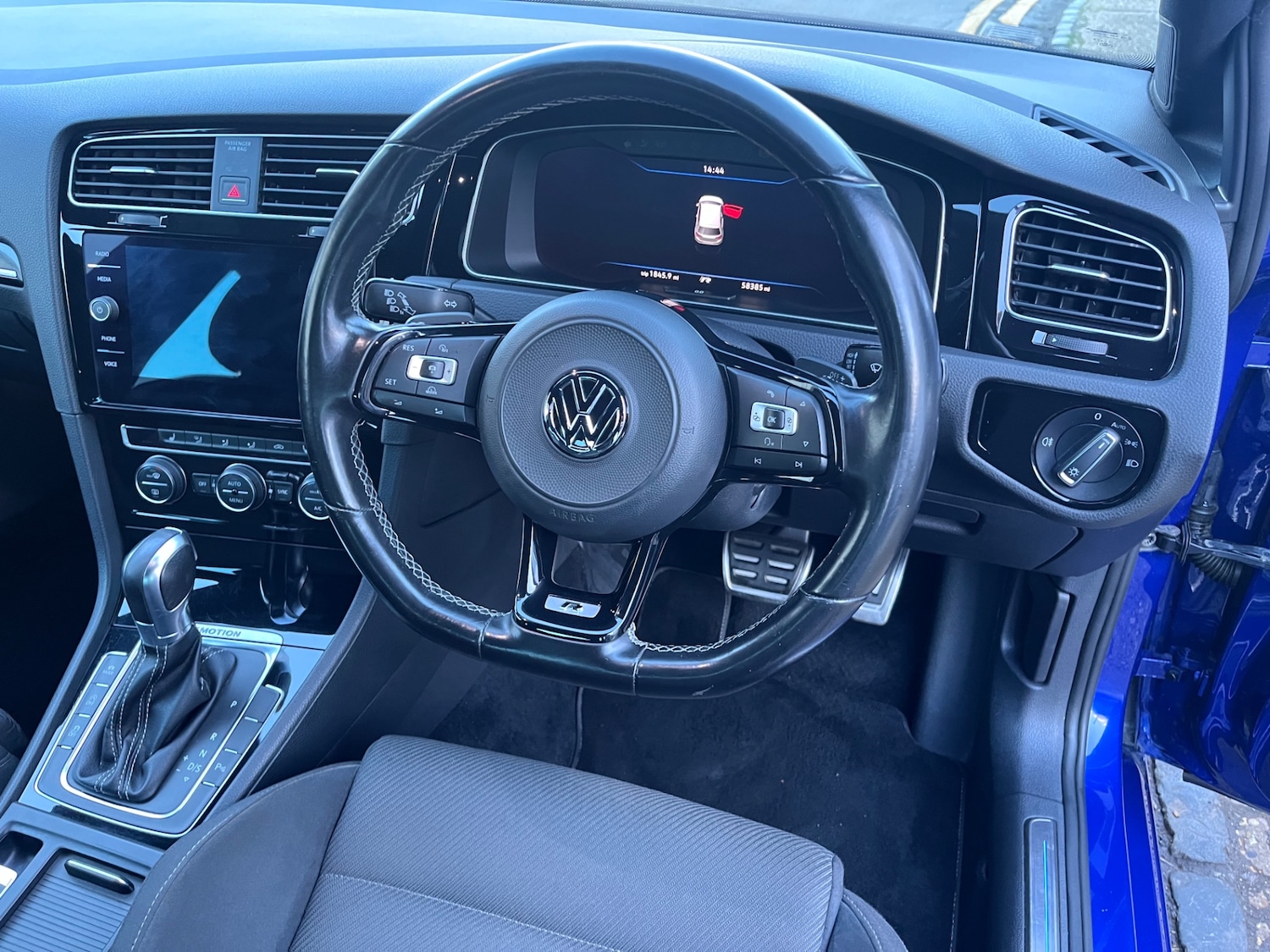 Used Volkswagen Golf 2017 for sale - 77008903: Photo 12