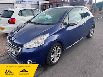Used Peugeot 208 2014 for sale - 79601790: Photo