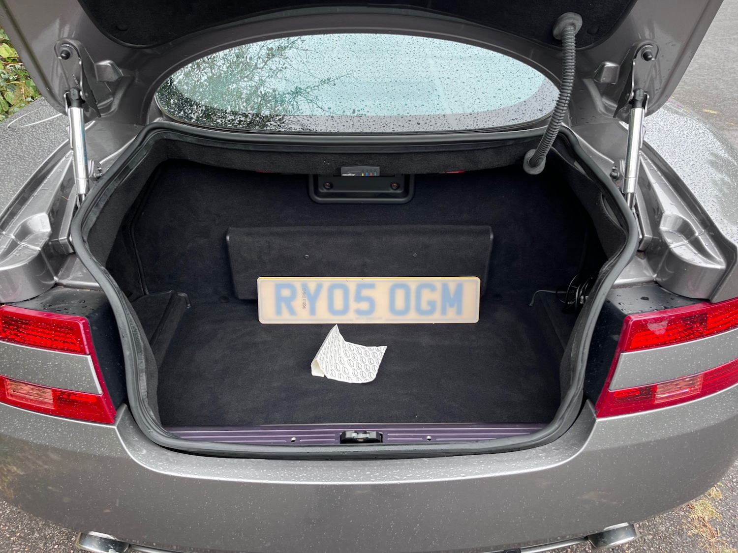 Used Aston Martin DB9 2005 for sale - 76330033: Photo 10