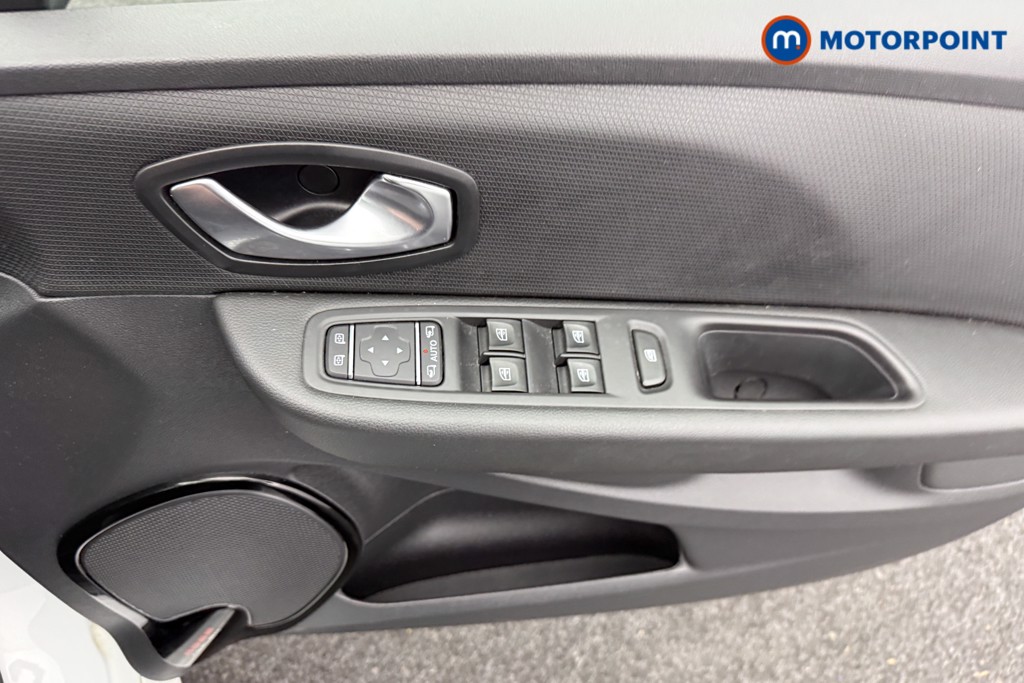 Used Renault Clio 2019 for sale - 76568788: Photo 13