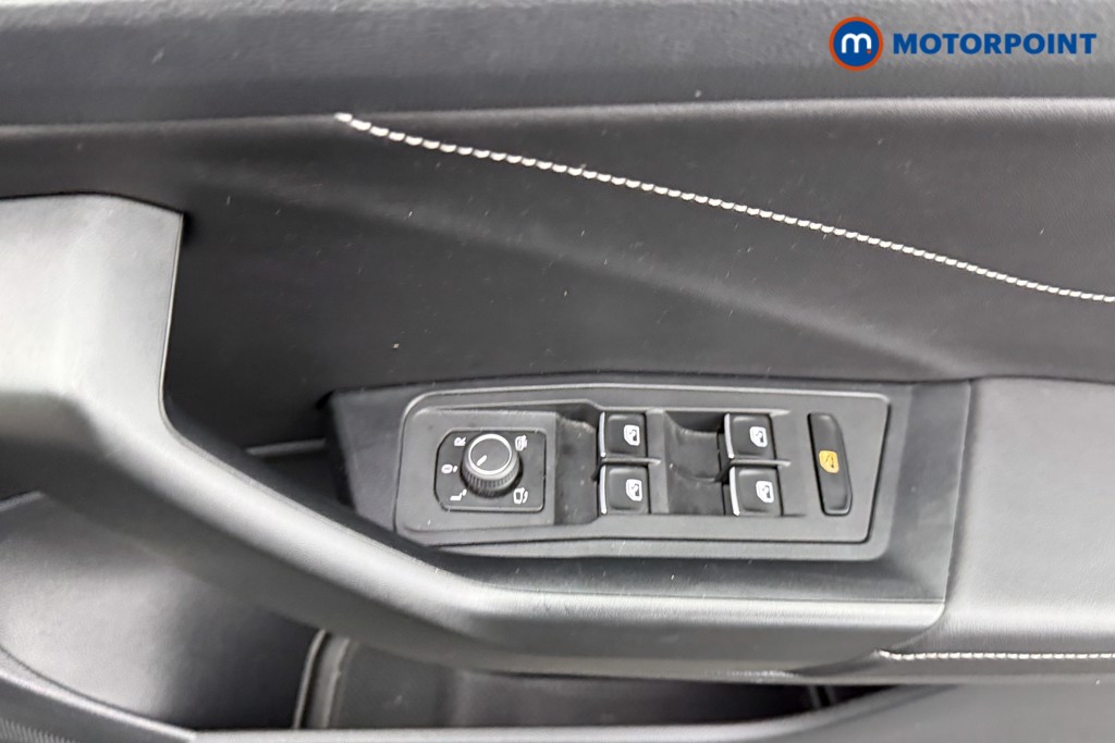 Used Volkswagen T-Roc 2023 for sale - 77061155: Photo 26