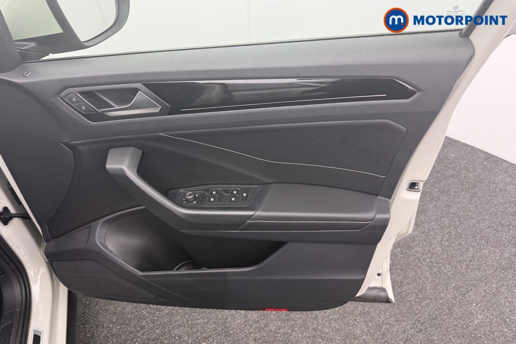 Used Volkswagen T-Roc 2023 for sale - 76636862: Photo 18