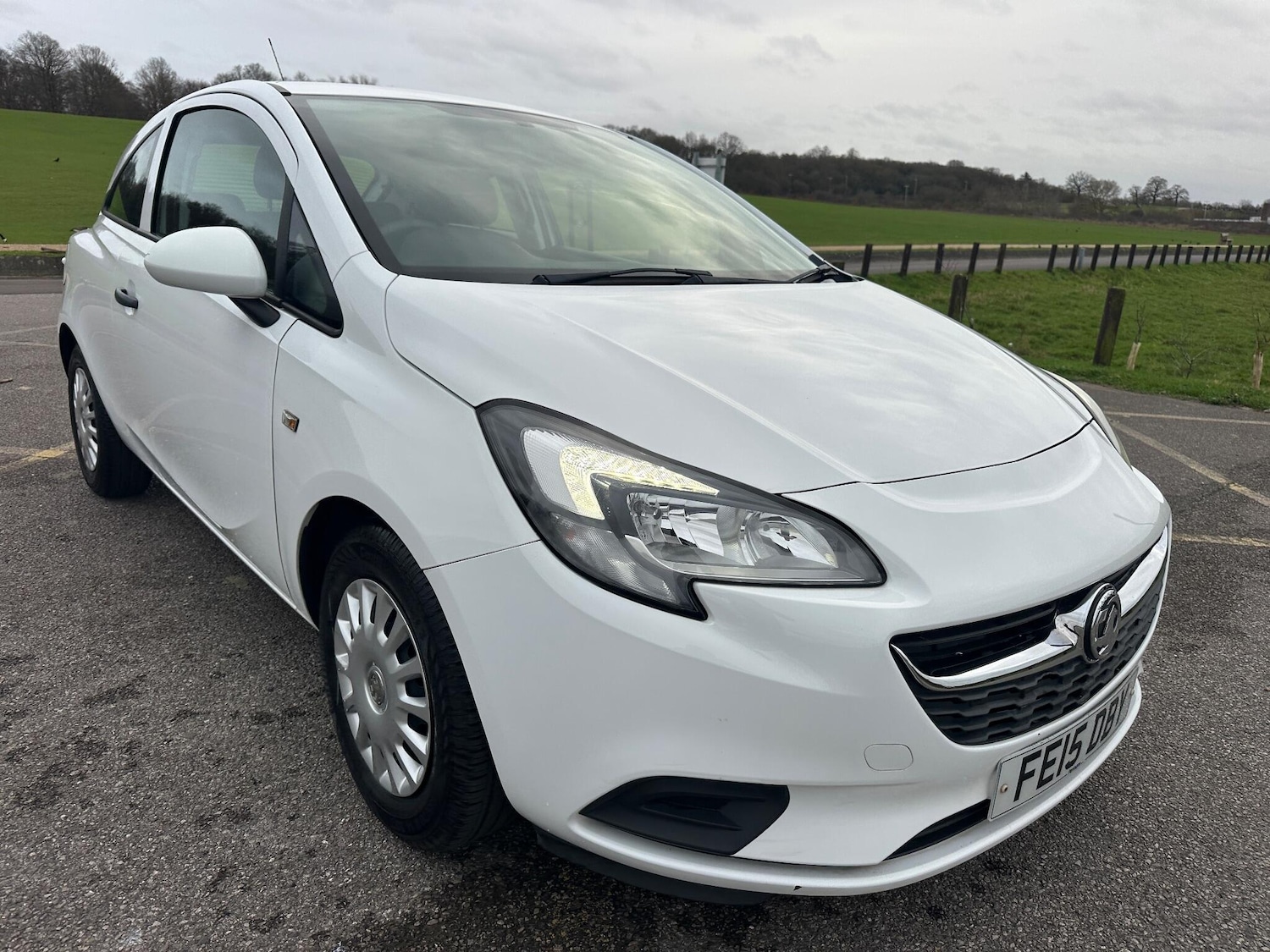 Used Vauxhall Corsa 2015 for sale - 76975873: Photo 2