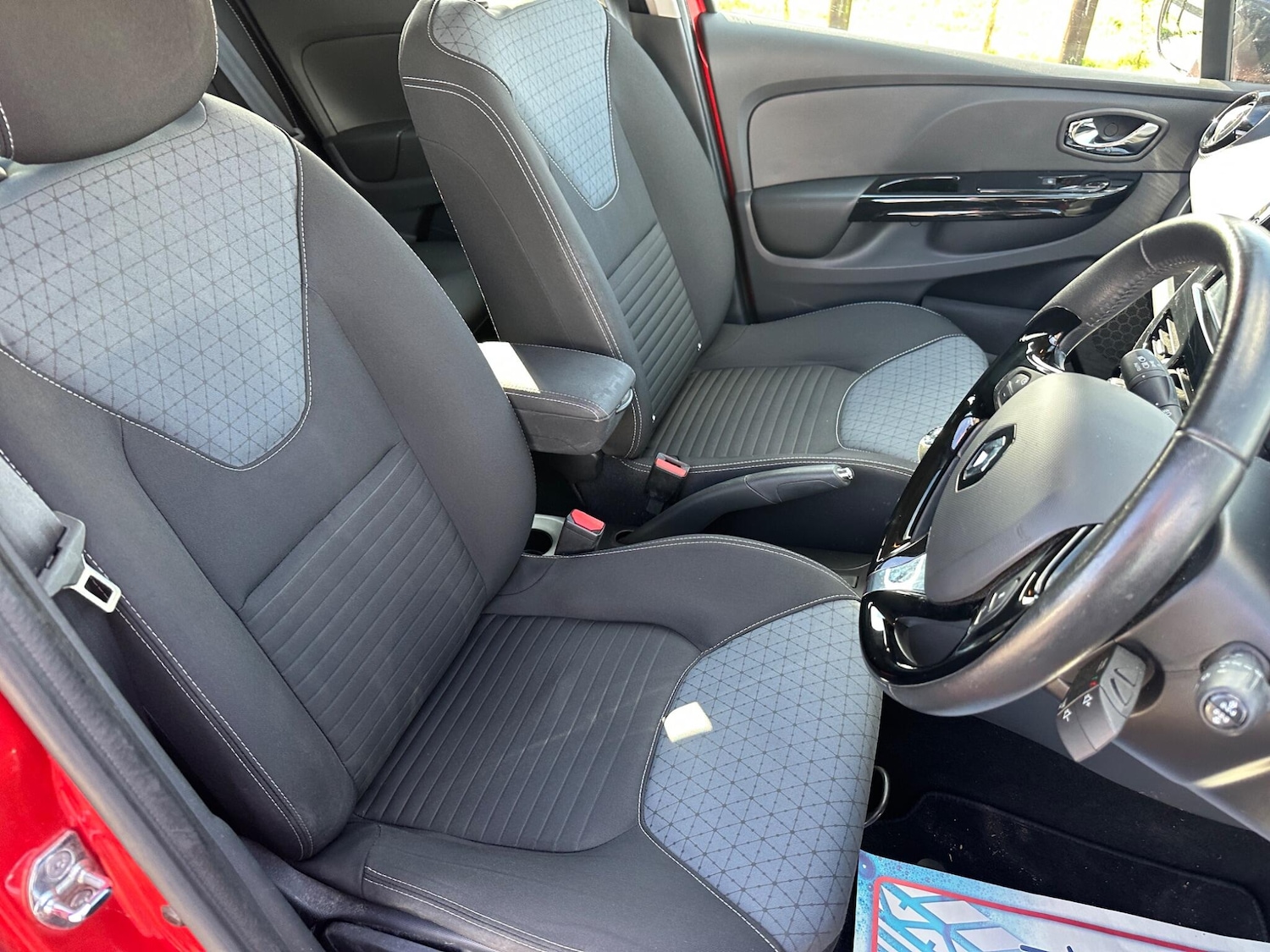 Used Renault Clio 2014 for sale - 76996550: Photo 39