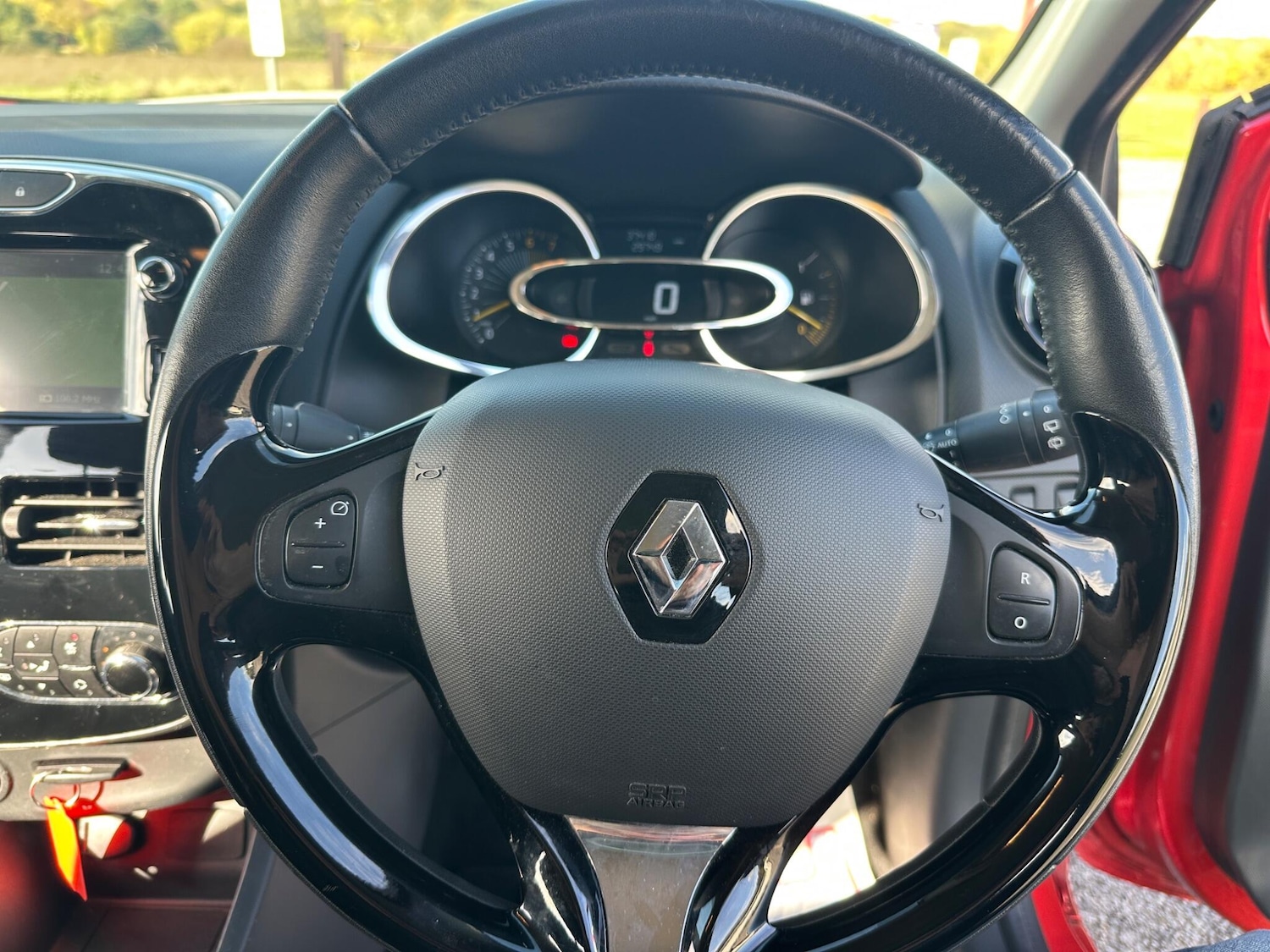 Used Renault Clio 2014 for sale - 76996550: Photo 57