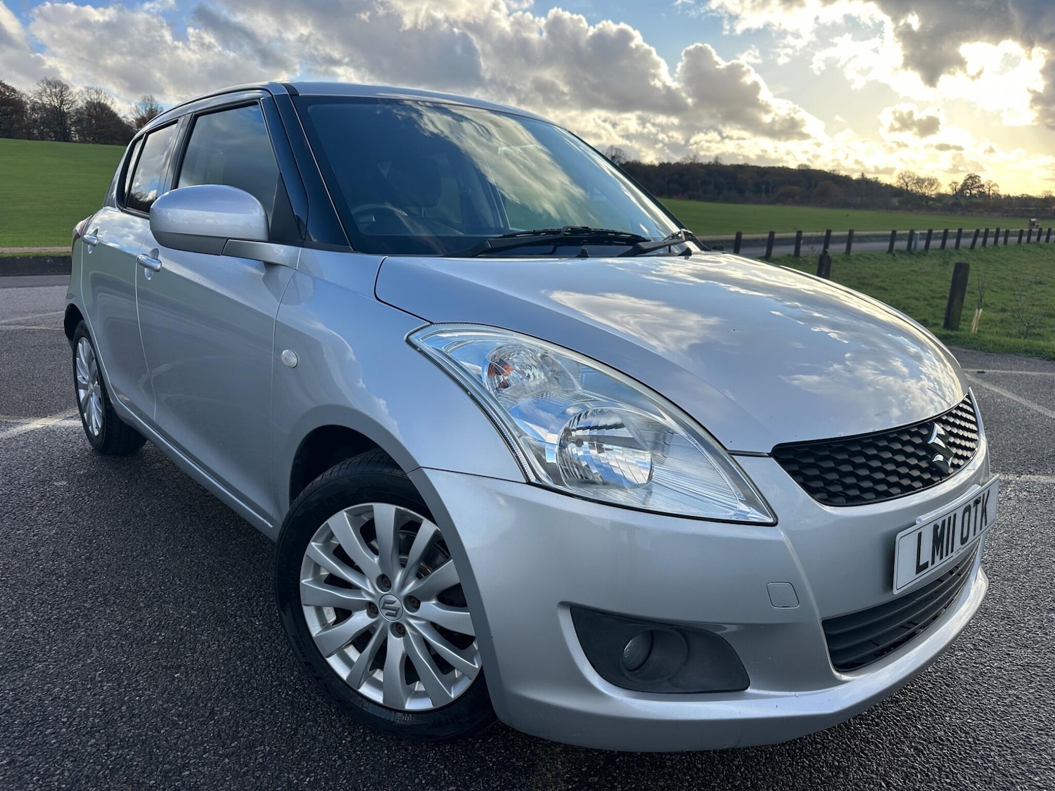 Used Suzuki Swift 2011 for sale - 76801135: Photo 1