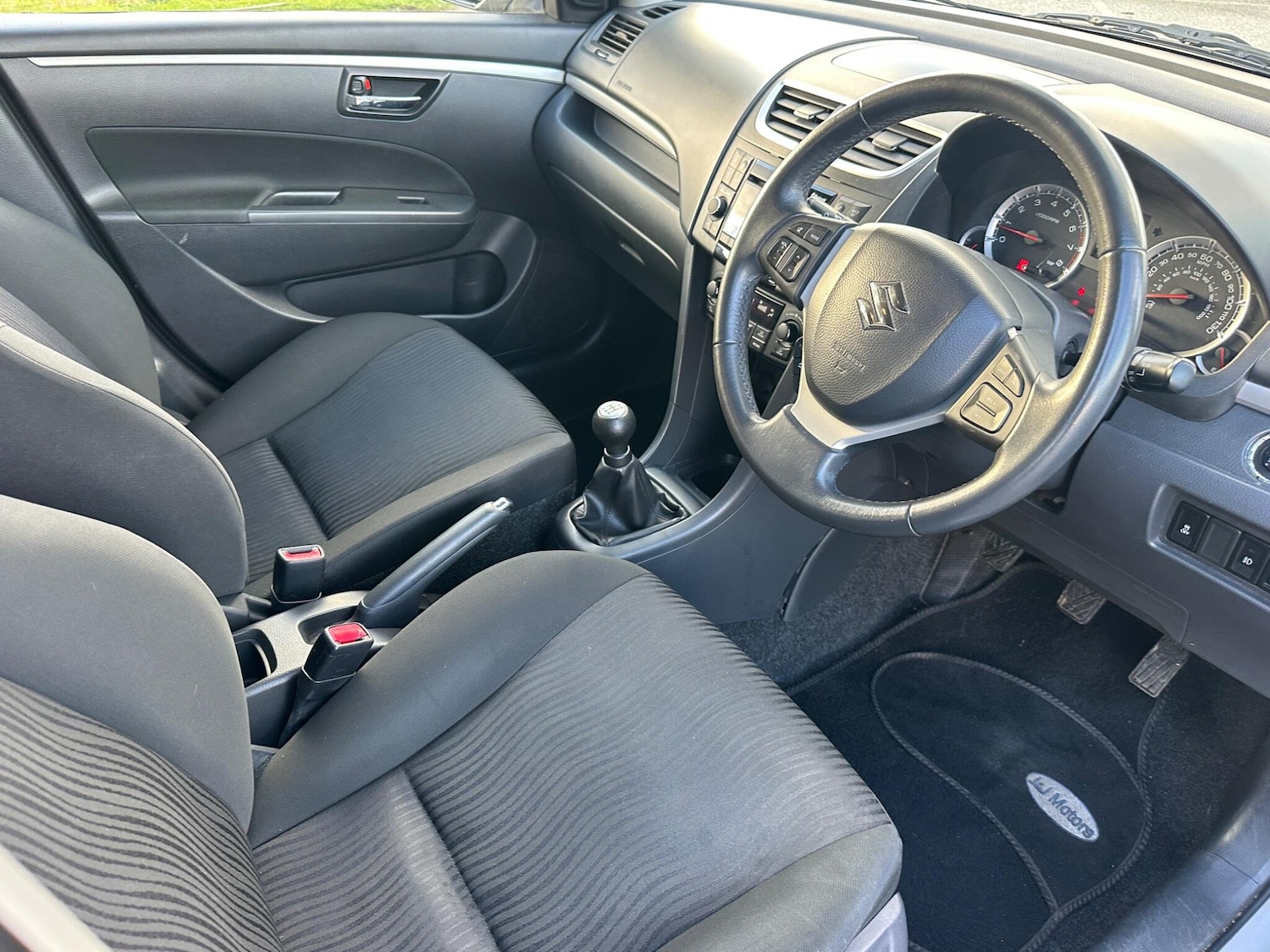 Used Suzuki Swift 2011 for sale - 76801135: Photo 38