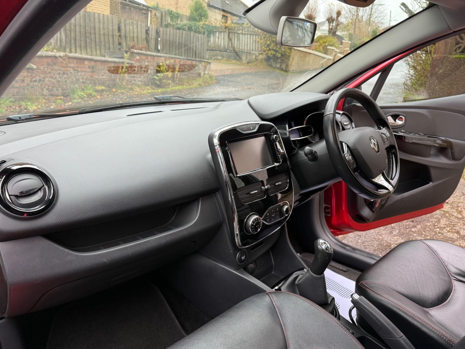 Used Renault Clio 2013 for sale - 76457545: Photo 24