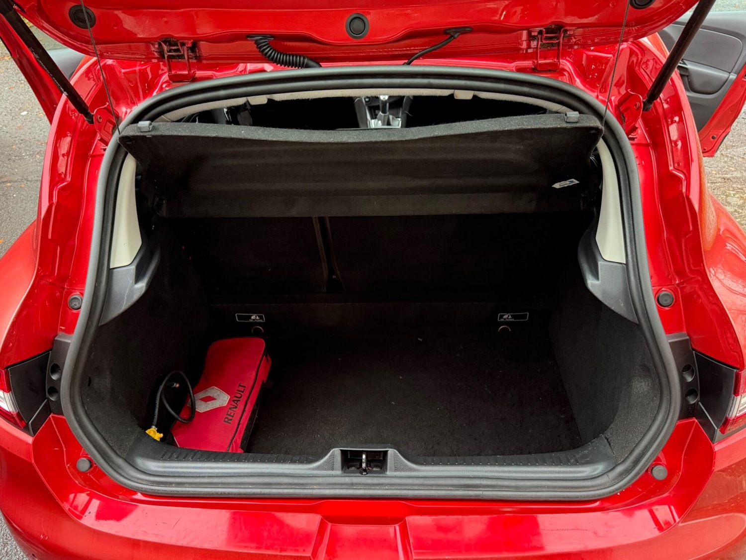 Used Renault Clio 2013 for sale - 76457545: Photo 29