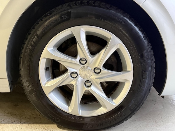 Used Peugeot 208 2014 for sale - 76226548: Photo 11