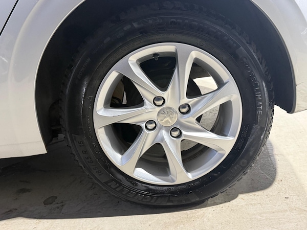 Used Peugeot 208 2014 for sale - 76226548: Photo 14
