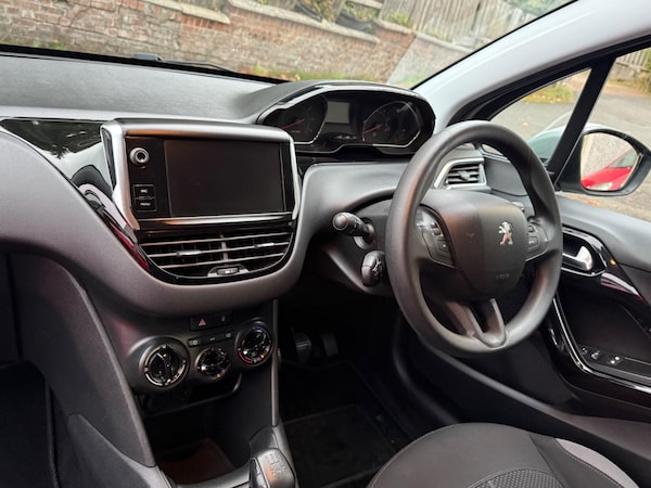 Used Peugeot 208 2014 for sale - 76226548: Photo 19