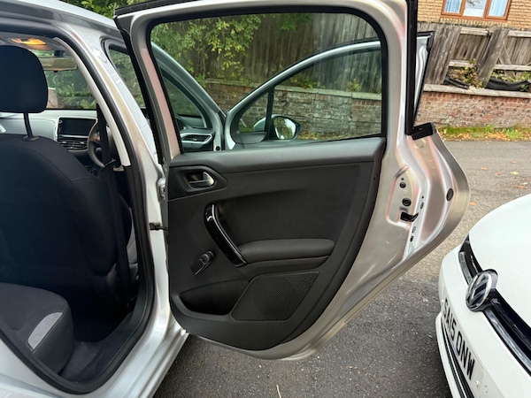Used Peugeot 208 2014 for sale - 76226548: Photo 20