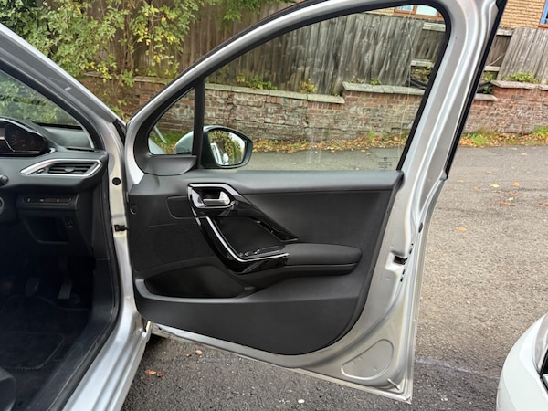 Used Peugeot 208 2014 for sale - 76226548: Photo 22