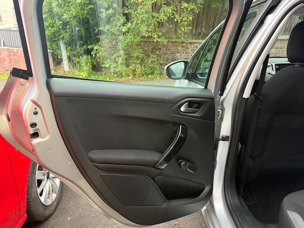 Used Peugeot 208 2014 for sale - 76226548: Photo 26