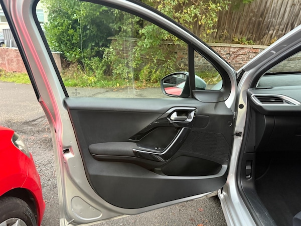 Used Peugeot 208 2014 for sale - 76226548: Photo 28