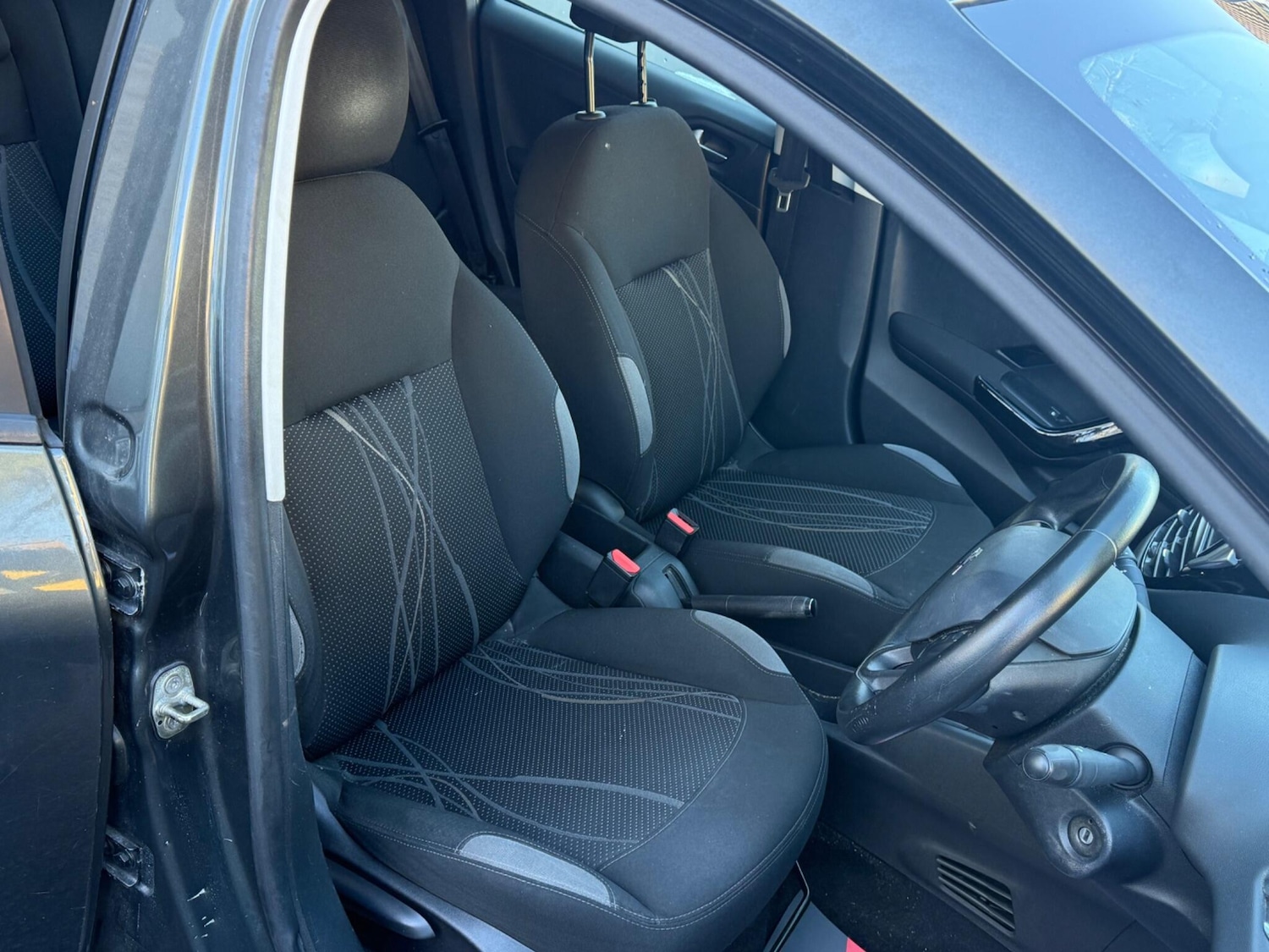 Used Peugeot 208 2013 for sale - 77550611: Photo 16