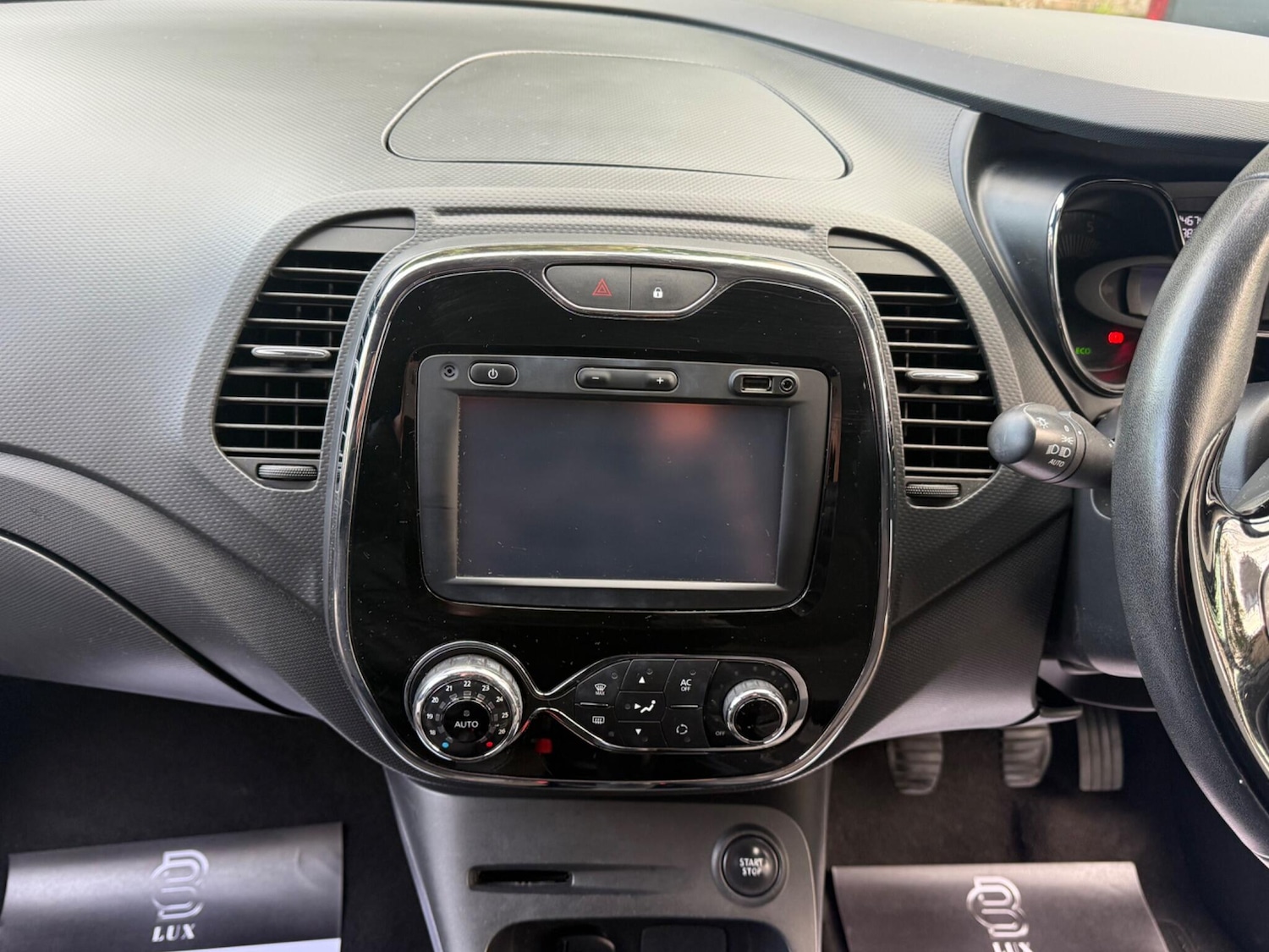 Used Renault Captur 2015 for sale - 76360731: Photo 28