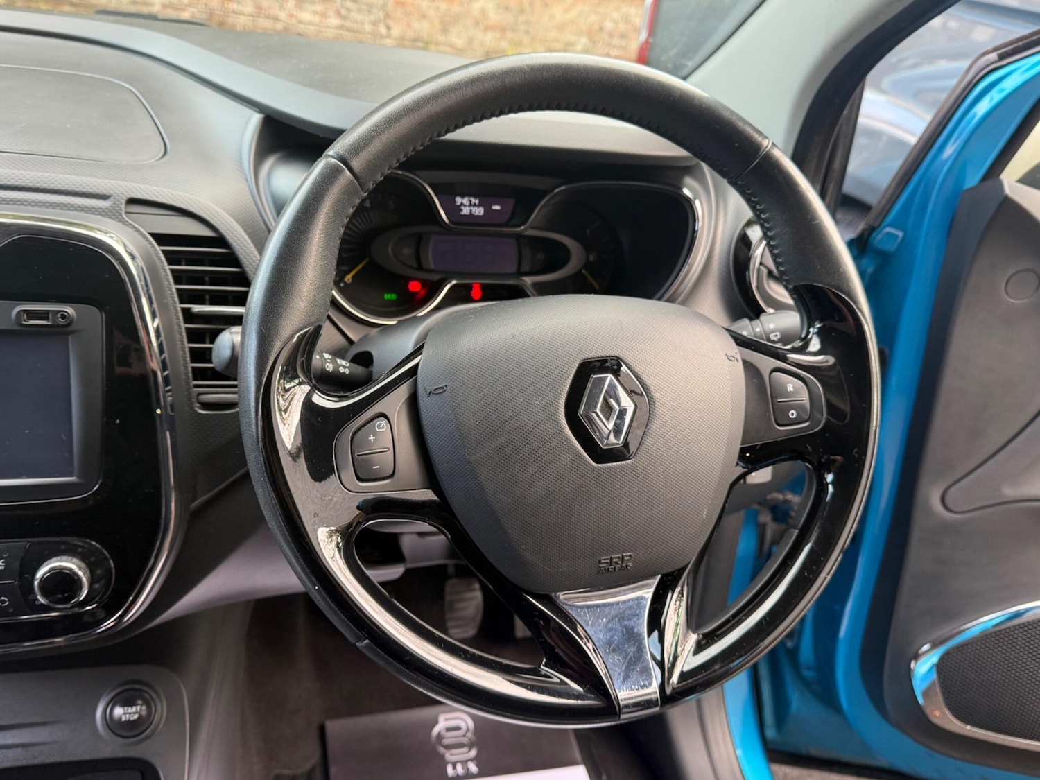 Used Renault Captur 2015 for sale - 76360731: Photo 30