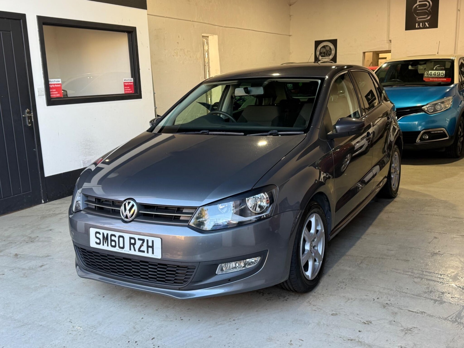 Used Volkswagen Polo 2011 for sale - 76633880: Photo 2