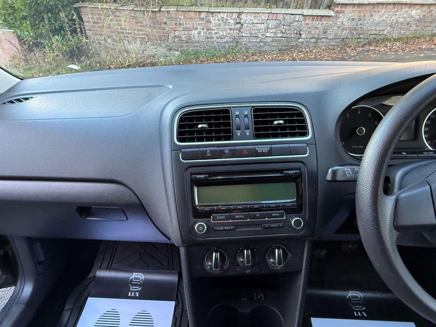 Used Volkswagen Polo 2011 for sale - 76633880: Photo 32