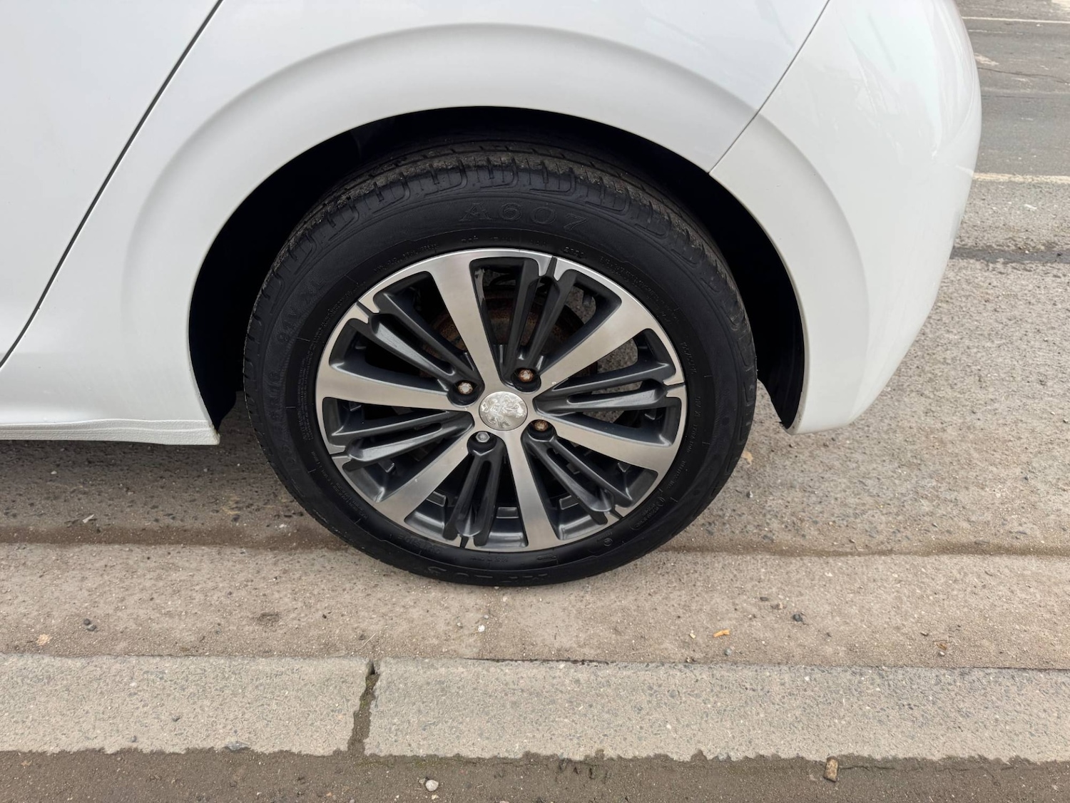 Used Peugeot 208 2016 for sale - 77790729: Photo 14