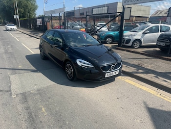 Used Volvo V40 2018 for sale - 76076168: Photo