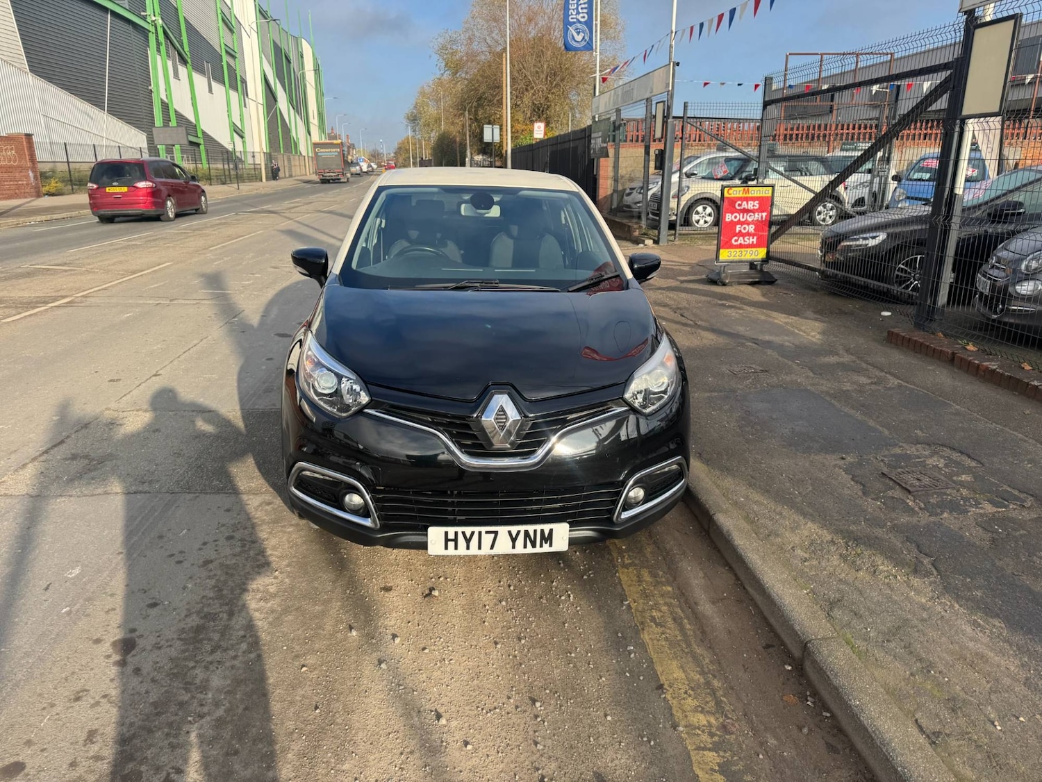 Used Renault Captur 2017 for sale - 76450487: Photo 2