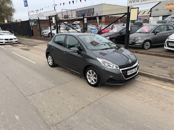Used Peugeot 208 2016 for sale - 76436266: Photo