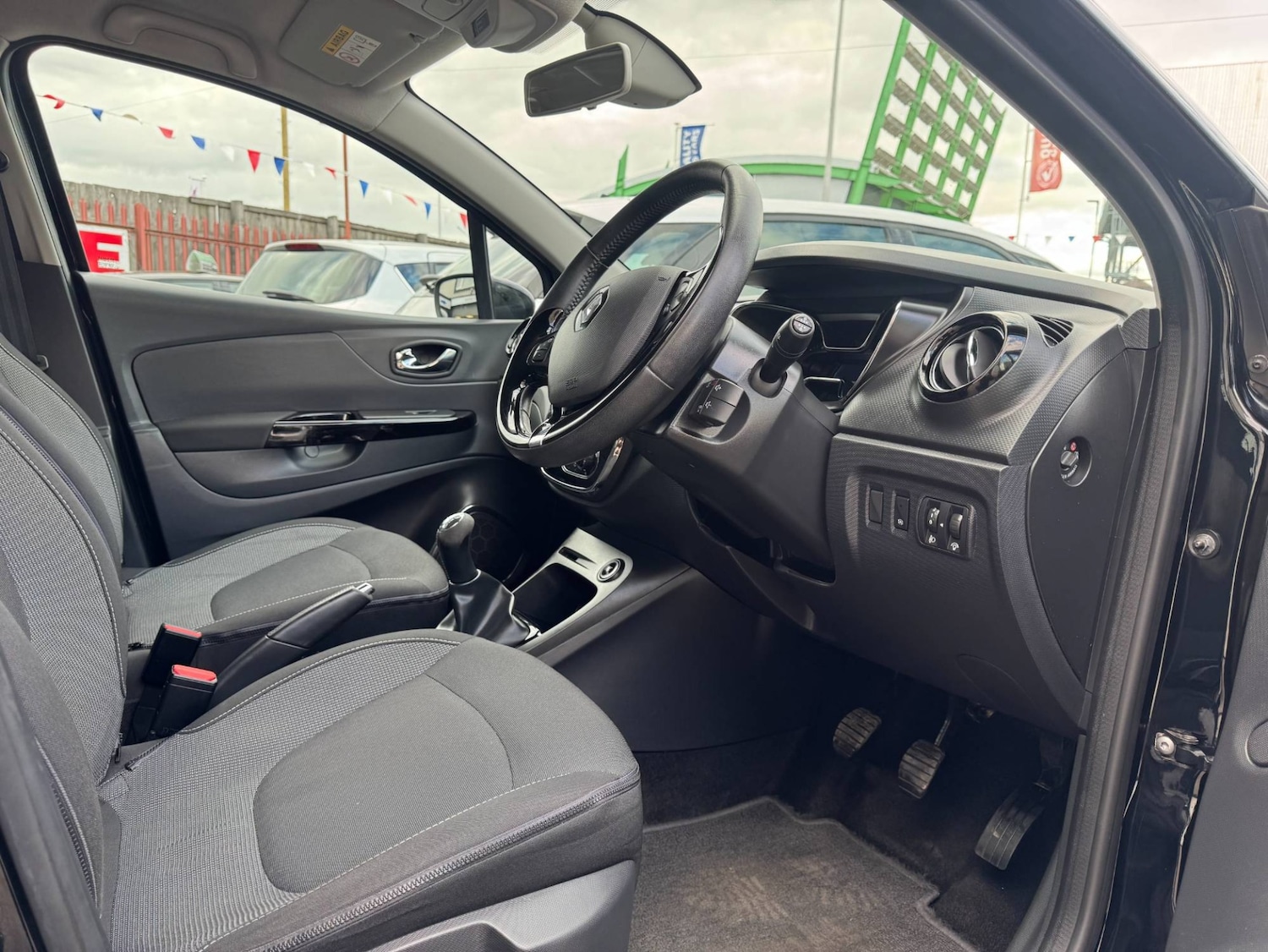 Used Renault Captur 2016 for sale - 76316482: Photo 14