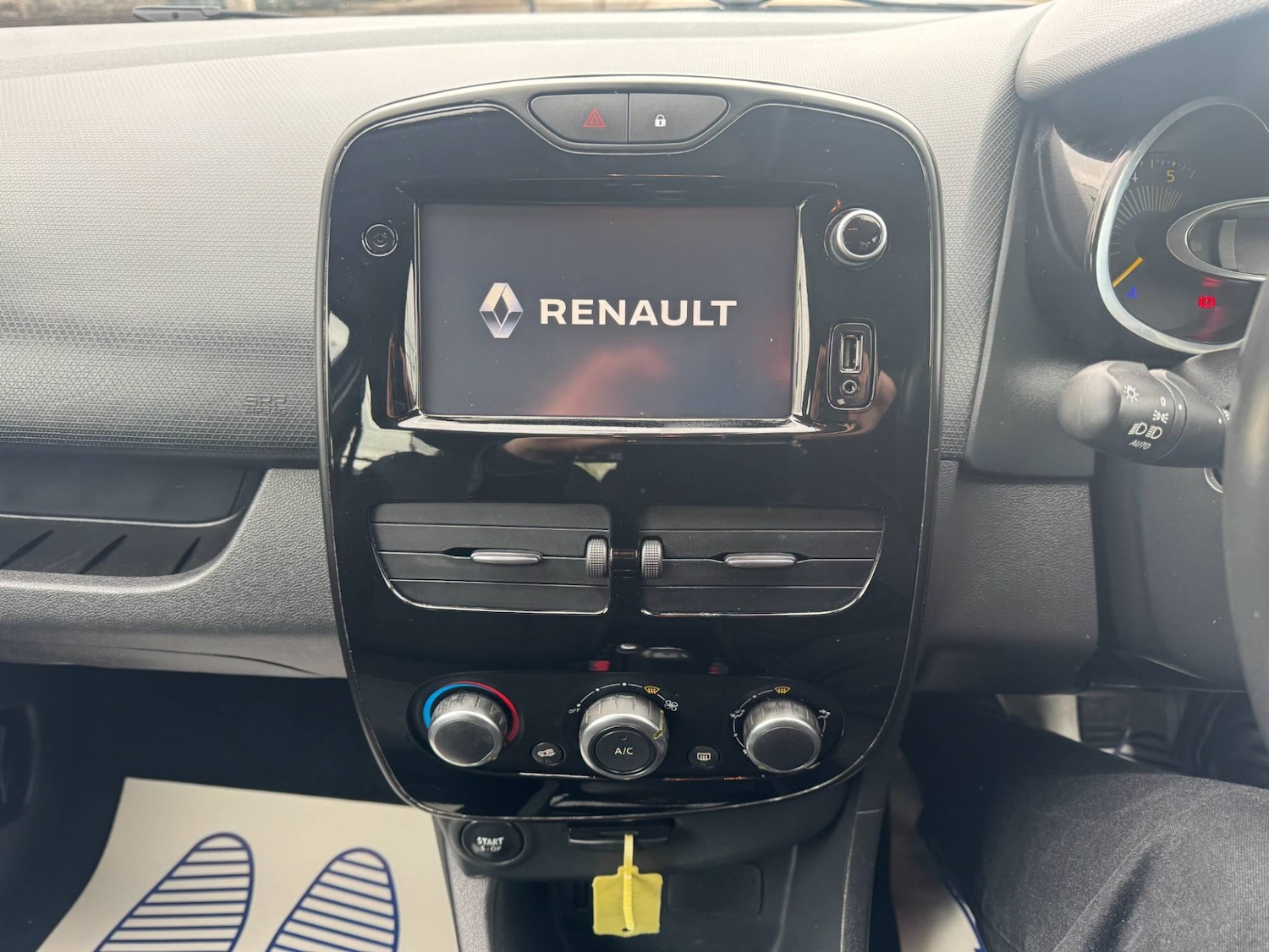 Used Renault Clio 2015 for sale - 77337728: Photo 18