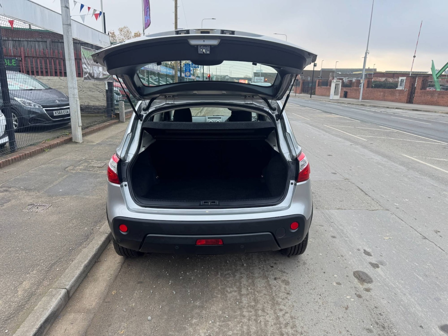 Used Nissan Qashqai 2011 for sale - 76450474: Photo 12