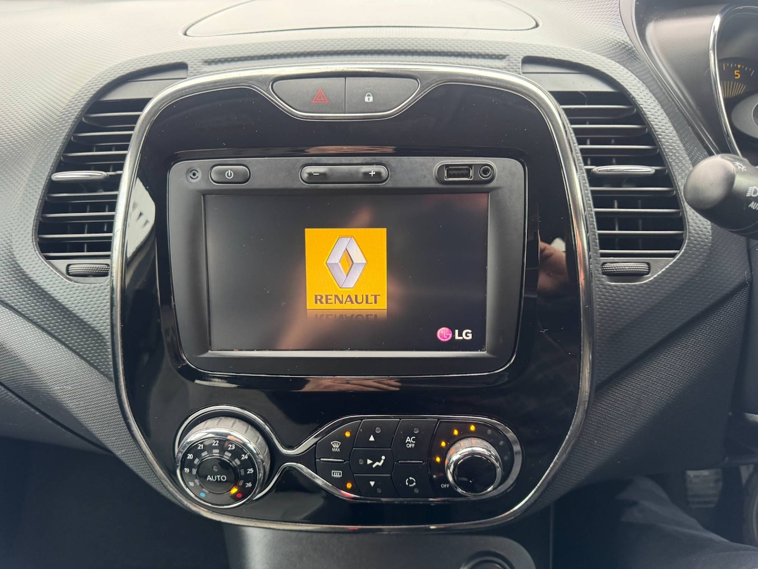 Used Renault Captur 2013 for sale - 77688137: Photo 21