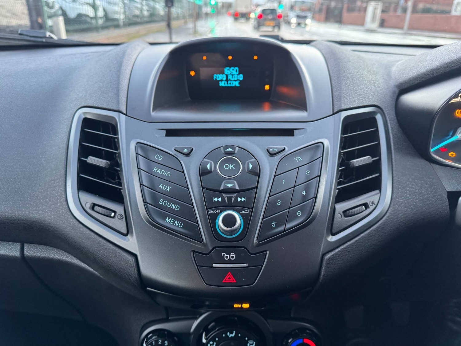 Used Ford Fiesta 2015 for sale - 76682084: Photo 19