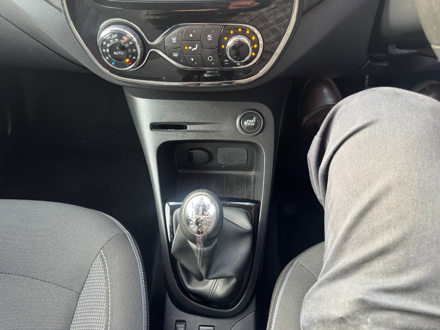 Used Renault Captur 2015 for sale - 77701157: Photo 19