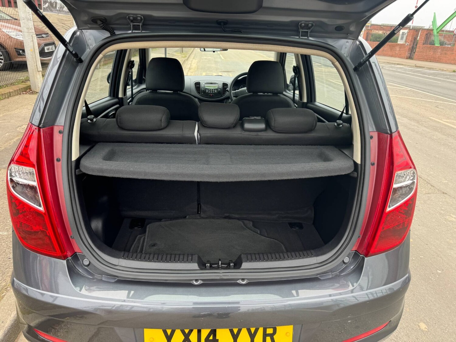 Used Hyundai i10 2014 for sale - 76037290: Photo 12