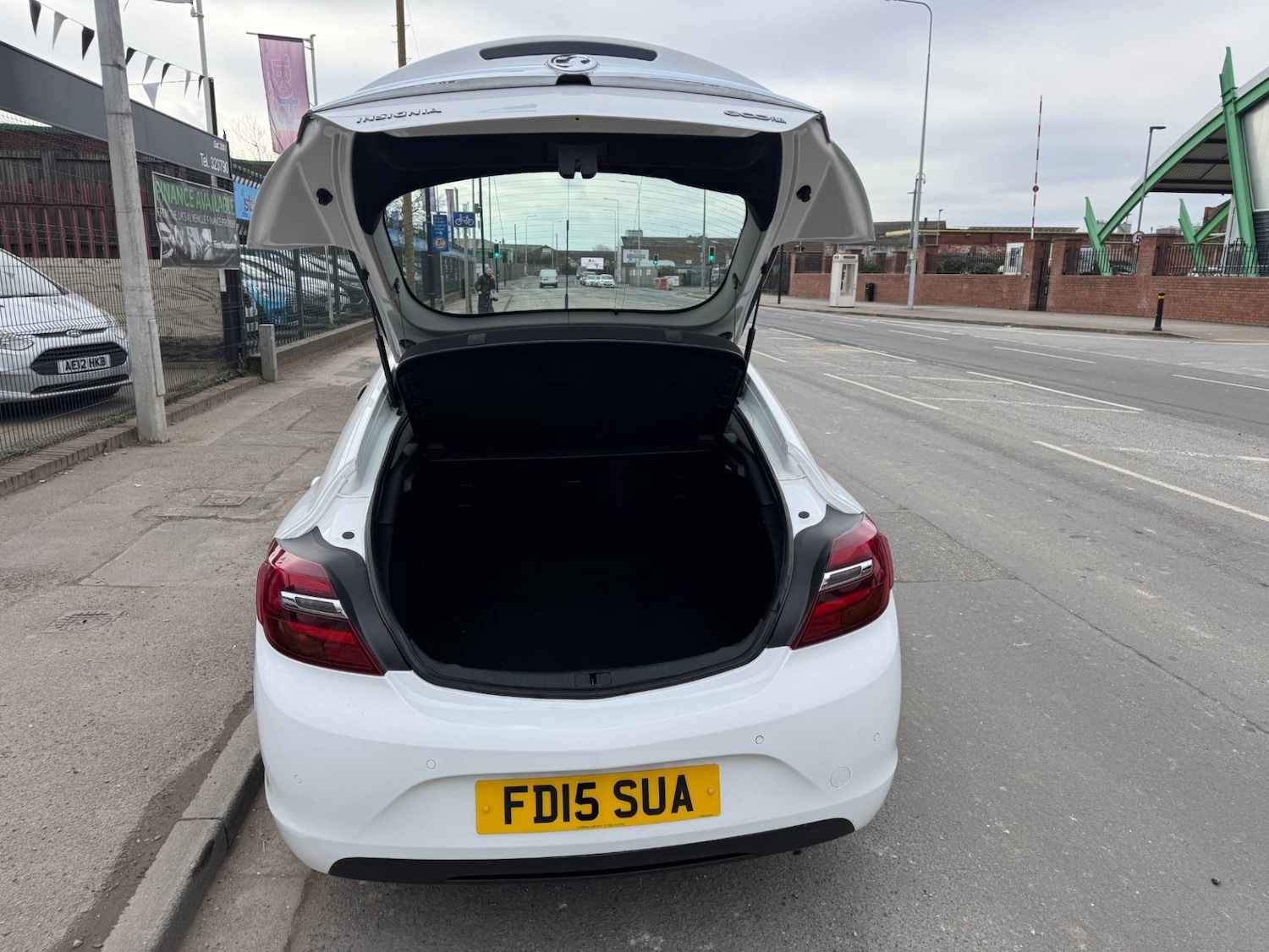 Used Vauxhall Insignia 2015 for sale - 77888279: Photo 12