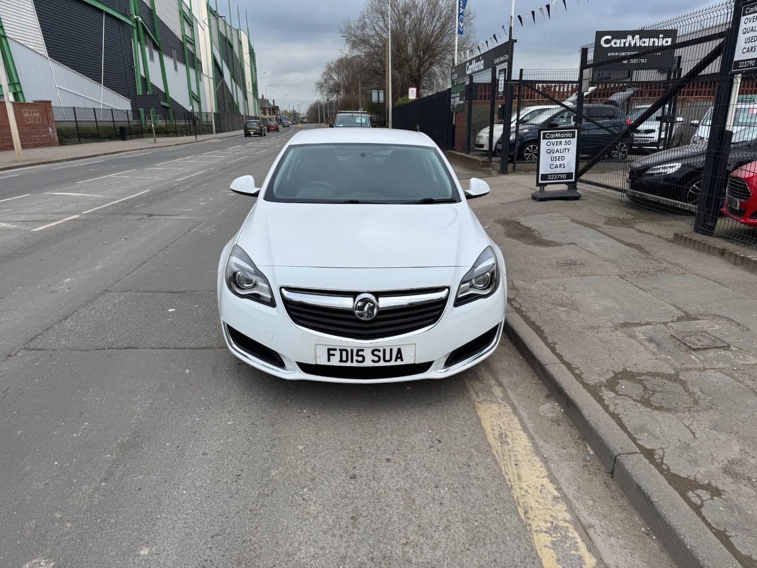 Used Vauxhall Insignia 2015 for sale - 77888279: Photo 2