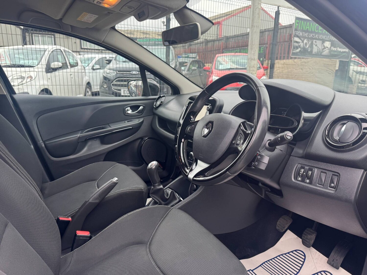 Used Renault Clio 2015 for sale - 76055818: Photo 14